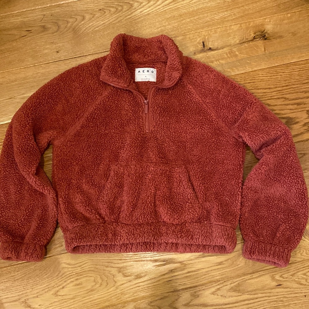 fluffy, reddish maroon, cropped pull over sherpa